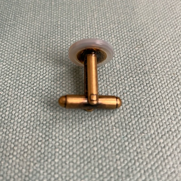 Authentic Gucci Mother of Pearl Replacement Cufflink - Picture 6 of 8